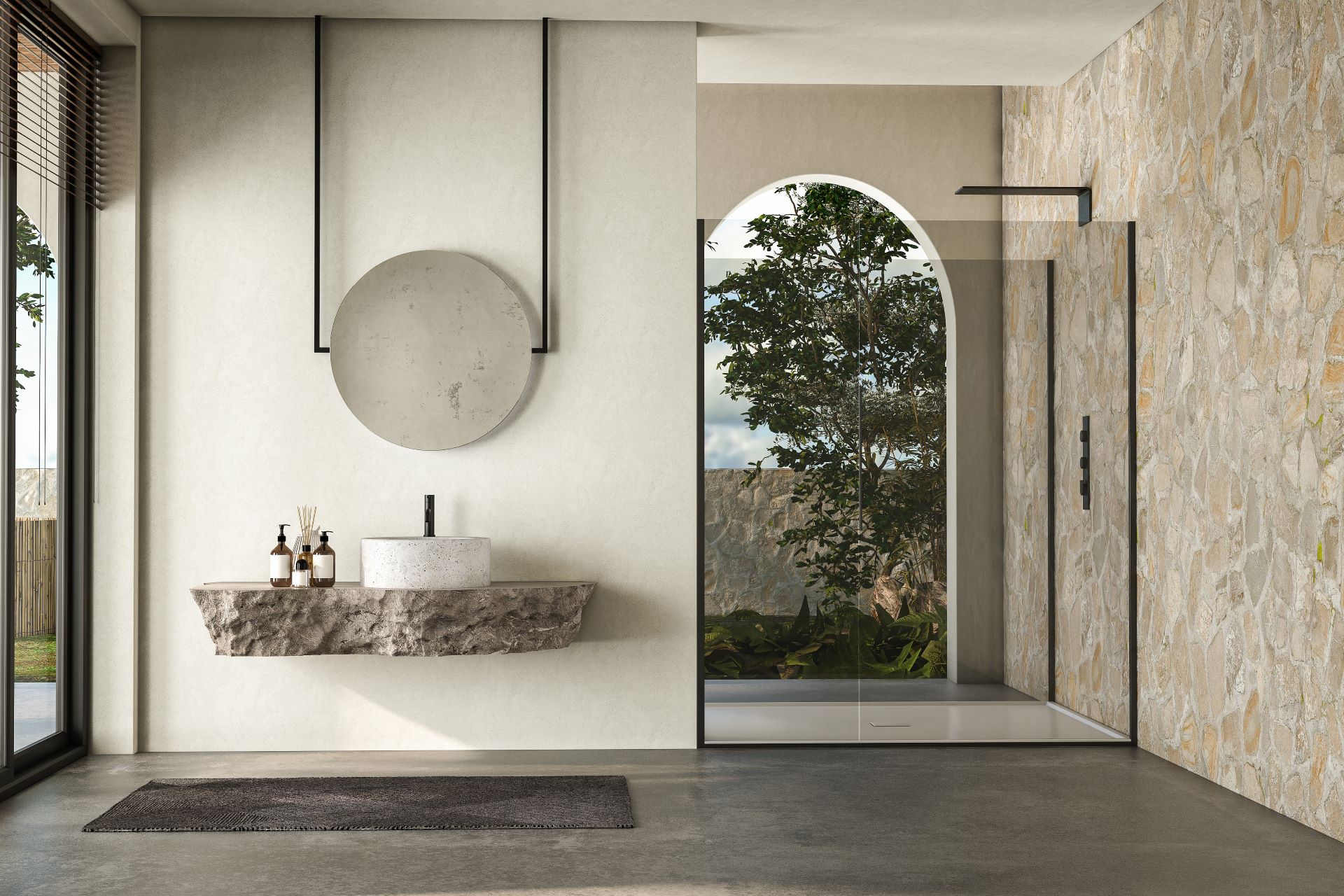 Badezimmer mit Wandverkleidung und Waschbecken aus Naturstein