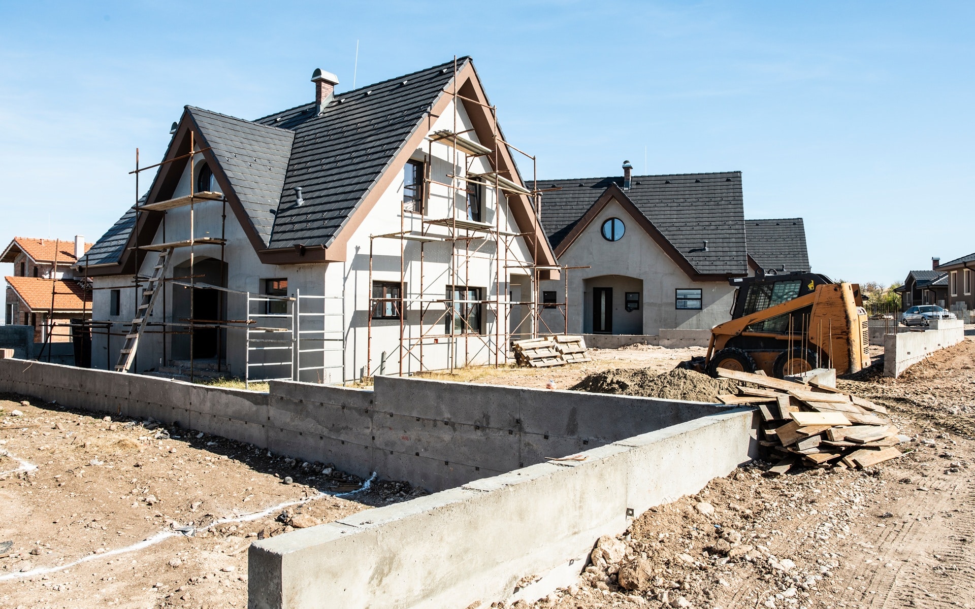 Haus im Rohbau mit Geruest | Treppe Lift 